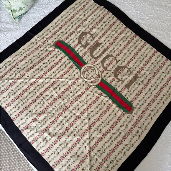 Gucci Floral Rose Print Scarf - Picture 1 of 4